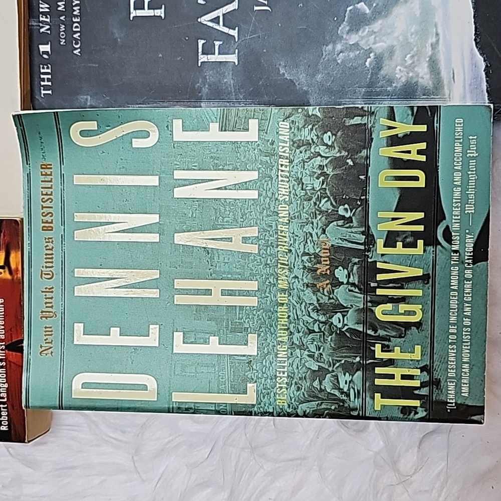 Books - Picture 4 of 5